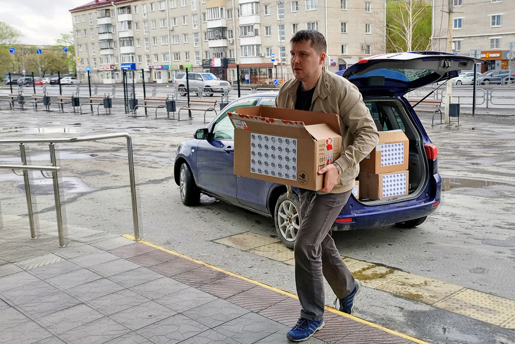 Сотрудники "Чистого города" передали книги в дар сельским библиотекам Сотрудники "Чистого города" передали книги в дар сельским библиотекам