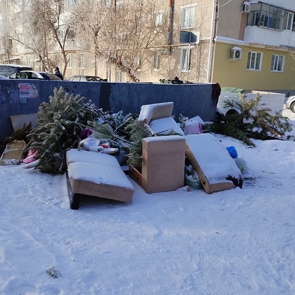 Диван, кресло или холодильник отслужили: как правильно выбросить крупногабаритный мусор? Диван, кресло или холодильник отслужили: как правильно выбросить крупногабаритный мусор?