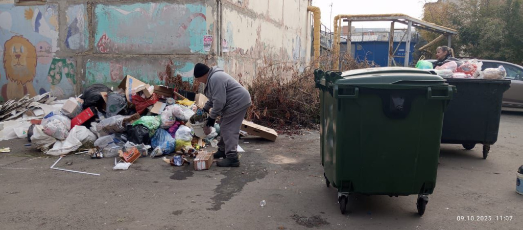 На ул. Ленина, 14 в Кургане требуется временный перенос контейнеров На ул. Ленина, 14 в Кургане требуется временный перенос контейнеров