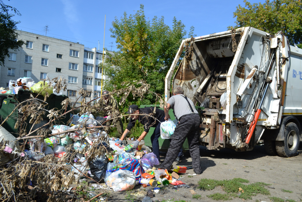 ТКО из двора по ул. Ястржембского в Кургане были вывезены ТКО из двора по ул. Ястржембского в Кургане были вывезены