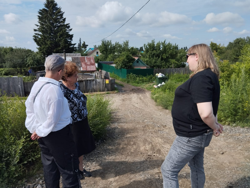 Наталья Фомина посетила СНТ "Зенит", где возникла проблема с вывозом ТКО Наталья Фомина посетила СНТ "Зенит", где возникла проблема с вывозом ТКО