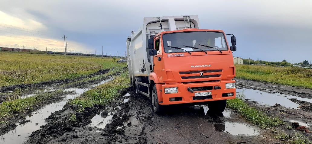 Дождь и гололёд затрудняют вывоз ТКО в Зауралье Дождь и гололёд затрудняют вывоз ТКО в Зауралье