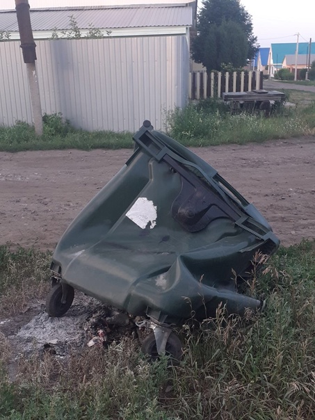 горелый контейнер 1.jpg горелый контейнер 1.jpg