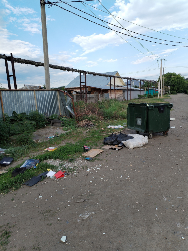 03-06-25 Шадринск Чапаева 48к2 - кп сломана, нет ската, заросла травой.jpg 03-06-25 Шадринск Чапаева 48к2 - кп сломана, нет ската, заросла травой.jpg